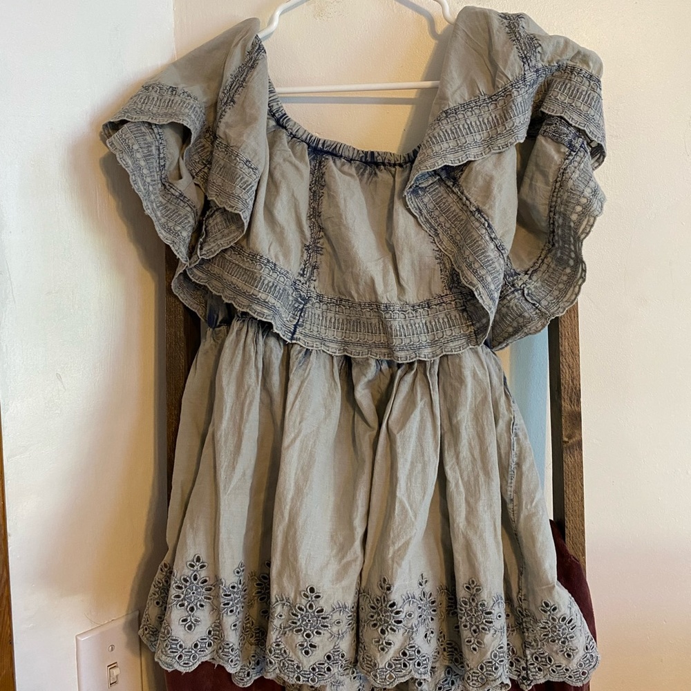 Short sleeve—off the shoulder ruffle top